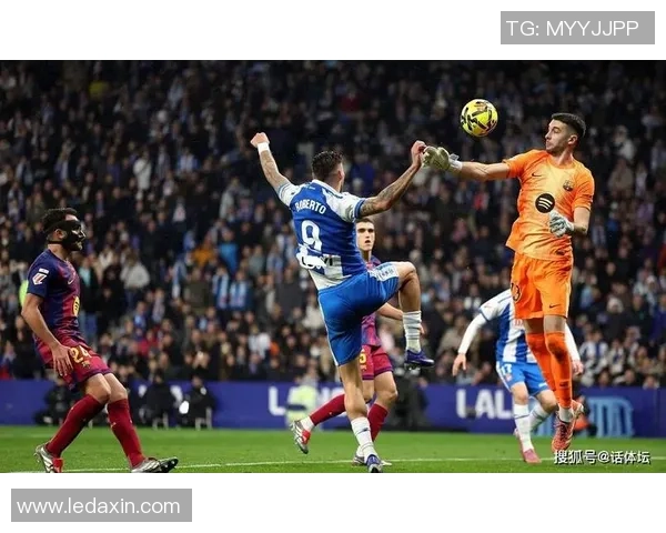 德甲精彩对决波尔图与巴萨战成平局神扑瞬间引发全场热议