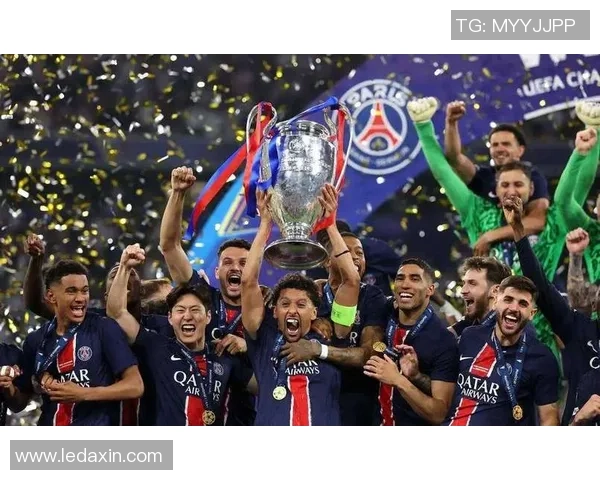 意甲赛场惊现冷门曼联大胜巴黎圣日耳曼引发全场轰动