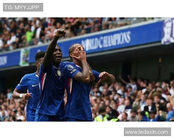 尤文图斯大胜切尔西引发争议判罚全场沸腾世界杯冷门瞬间回顾