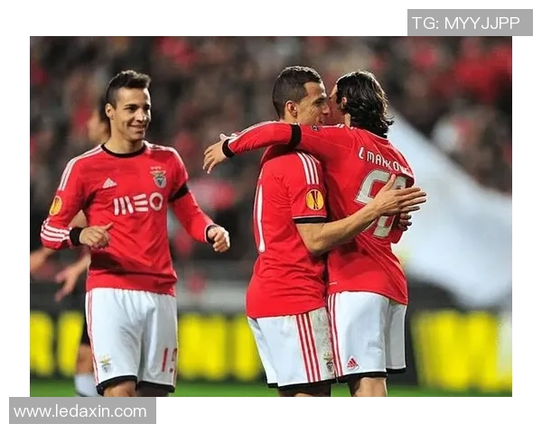 欧冠惊喜:本菲卡与那不勒斯战成平局帽子戏法引发全场狂欢