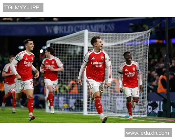 足总杯激战阿森纳逆转曼联争议判罚引发全场热议